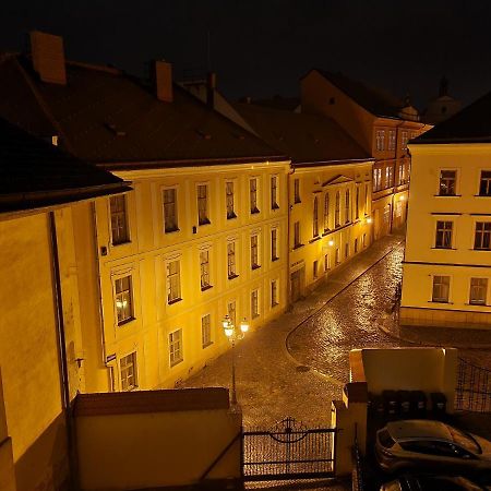 Velke Studio Na Velkem Namesti S Vybavenou Kuchyni Hradec Kralove Luaran gambar